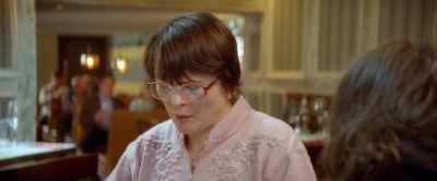 - You're all hunched over.
- This is how I sit. - Days of the Bagnold Summer