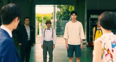 You're all too nice,
so I teamed up with him. - The Confidence Man JP - The Movie -