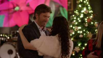 -You're amazing.
-(Bonnie laughs) - The Secret Gift of Christmas