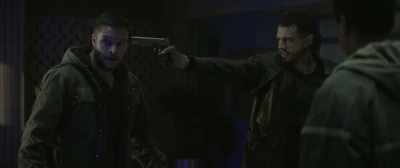 - You're approaching an active crime scene!
- We got two bikes approaching! - Kin