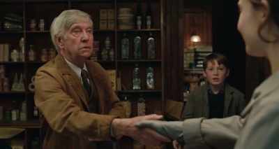 - You're beautiful.
- [CHUCKLES] Oh, thank you. - The Guernsey Literary and Potato Peel Pie Society