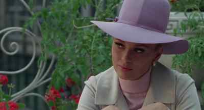 - You're being had, Vicki girl.
- Why? - The Thomas Crown Affair