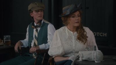     - You're coming with us,
            sunshine. - Murdoch Mysteries
