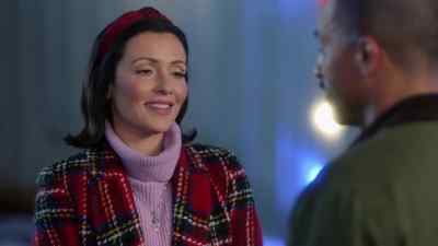 -You're contagious.
-Thank you. - Trading Up Christmas