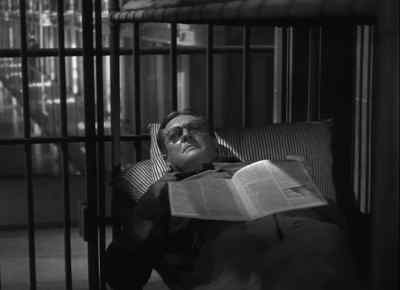 You're cutting off the light. - Dillinger