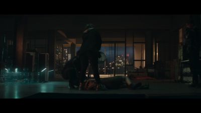 You're drowning her. - War of the Worlds