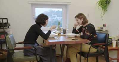 You're eating a lot. - The Woman Who Ran