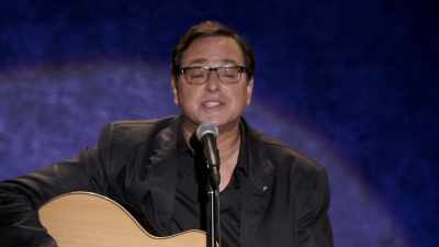 -You're geniuses.
-[all] ♪ The old man's pants - Bob Saget: Zero to Sixty