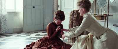 You're getting it tangled.
Give it to me. - Corsage