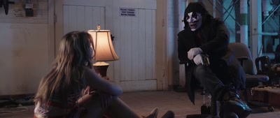 You're going to cut
another defenseless girl - Deinfluencer