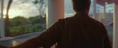 - You're going to have to train him, Bobby.
- [imitates shooting sound] - The Florida Project