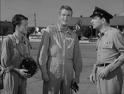 You're going to let this kid go alone?
Yes, sir. - Air Cadet