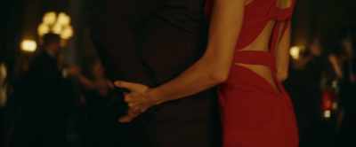 You're gonna arrest me right here, - Red Notice