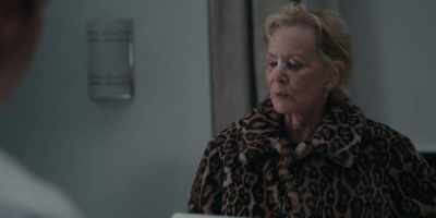 You're gonna examine
her appendix then do a scan, - Hacks