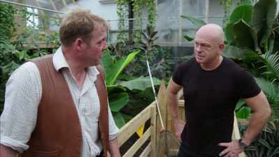 "You're gonna experience it,
they've got a sixth sense." - Britain's Tiger Kings - On the Trail with Ross Kemp