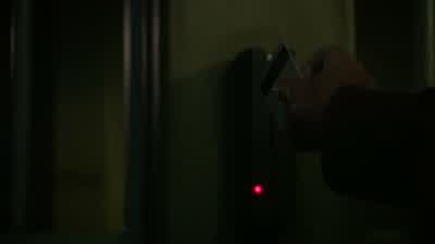 You're gonna need to be a bit closer than that, Sheriff. - Teen Wolf