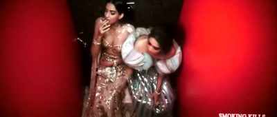 You're hammered.
- No, you're hammered. - Veere Di Wedding