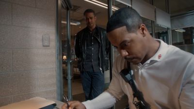 You're here late. - Chicago Fire