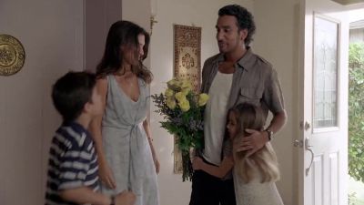 - You're here!
- Where were you, Uncle Sayid? - Lost