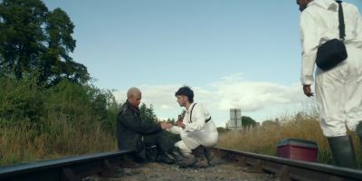 You're hurt. There are medics. - Silent Witness