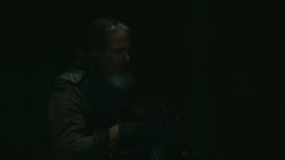 You're just gonna put your foot here. - The Last of Us