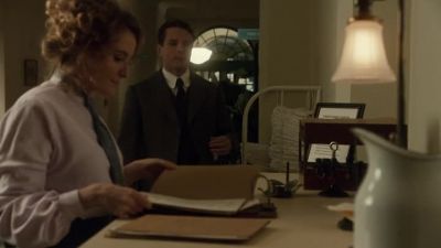 You're late for night rounds, Doctor. - Murdoch Mysteries