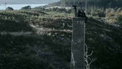 You're looking down at the ground.
That's it, run! - Celebrity SAS: Who Dares Wins