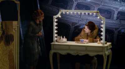 - You're nervous!
- Nervous! Me! - Funny Girl