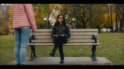 -You're new, right?
I'm Veronica.
-Hi. - Jett