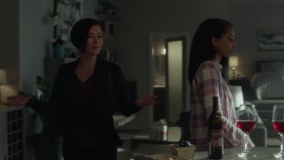 You're not my girlfriend. - Supergirl