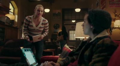 You're not gonna believe this. - Riverdale