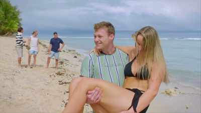 - You're not liking this, eh, bro?
- This is funny! - FBOY Island NZ