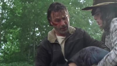 You're okay. - The Walking Dead