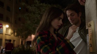 You're out late. - Emily in Paris