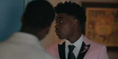 - You're playing with fire.
- And I might get burned, but not tonight. - The Crossover