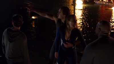 - You're psychotic.
- Do you understand? Stay away! - Deep Blue Sea 2