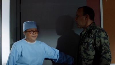 You're really gonna
follow me in there? - Hawaii Five-0