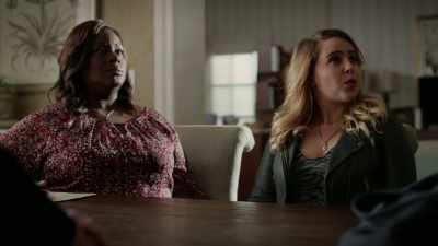 - You're short.
- No, we're not. - Good Girls