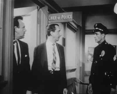- You're still here ?
- Of course, where should I be ? - Invasion of the Saucer-Men