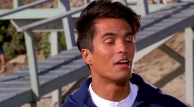 -YOU'RE SUPPOSED
TO BE TRANSLATING. - Baywatch