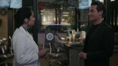 ♪ You're the light that
helps me find my way back ♪ - The Rookie: Feds