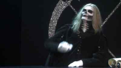 You're through to the afterlife Off you trot - Horrible Histories