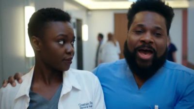 -You're touching me.
-Mm-hmm. - The Resident
