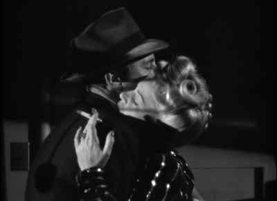 You're trembling. - Murder, My Sweet