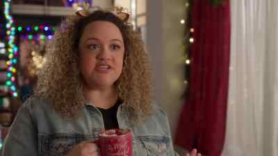 You're two hot single people - The Holiday Junkie