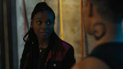 - You're unfocused tonight.
- I'm fine. Let's go again. - Naomi