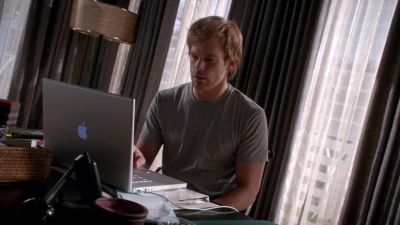 You're up early. - Dexter