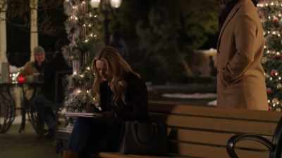 - You're very good. - Creating Christmas