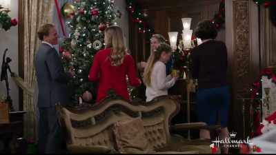 - You're welcome.
- Thank you. - Christmas at the Palace