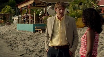 You're wet. Yes, I am. - Death in Paradise